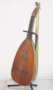 Gitarrenlaute